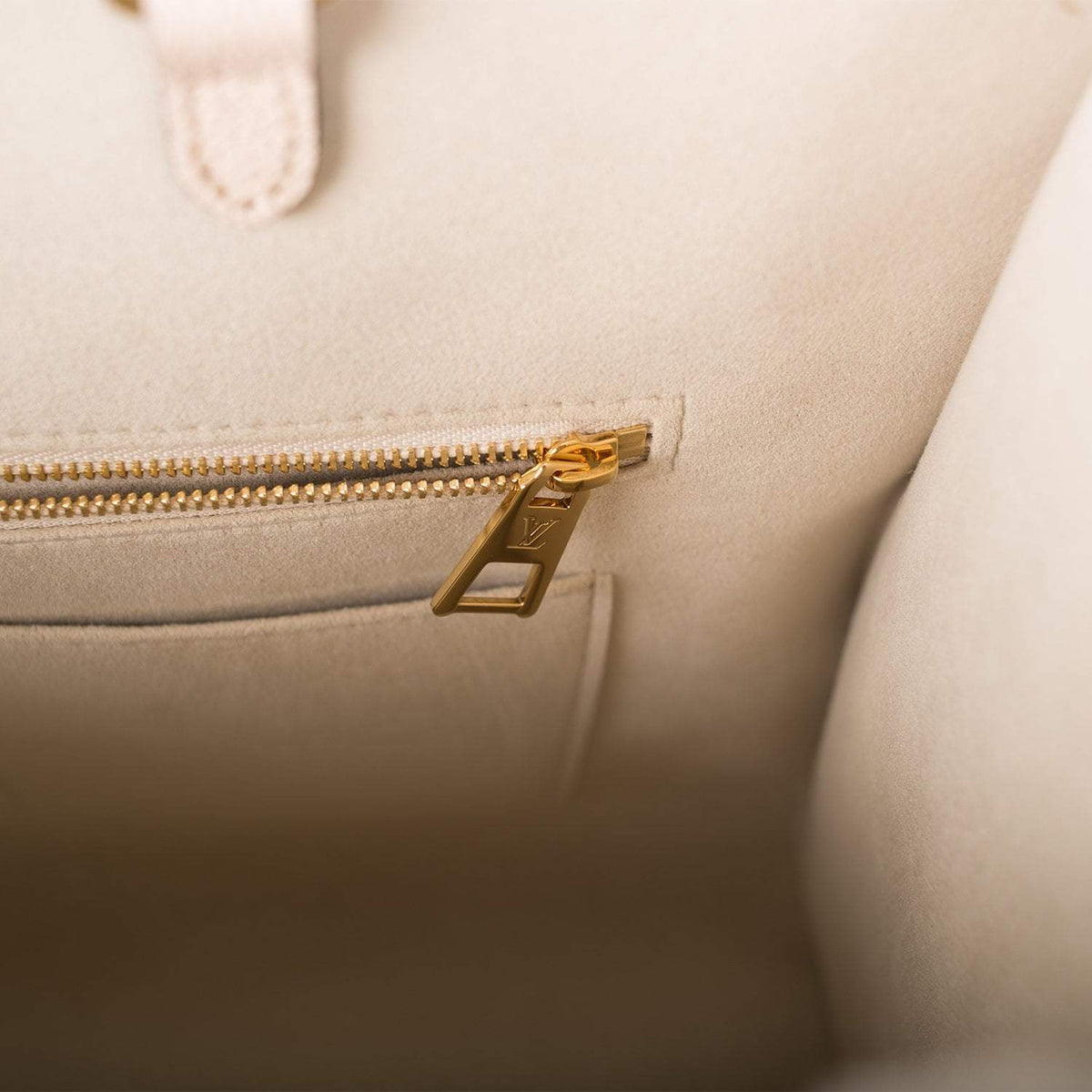 Louis Vuitton OnTheGo MM, Monogram Empreinte Tote Bag