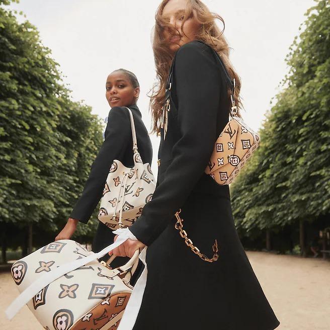 Louis Vuitton NéoNoé MM, Monogram Bucket Bag, Black